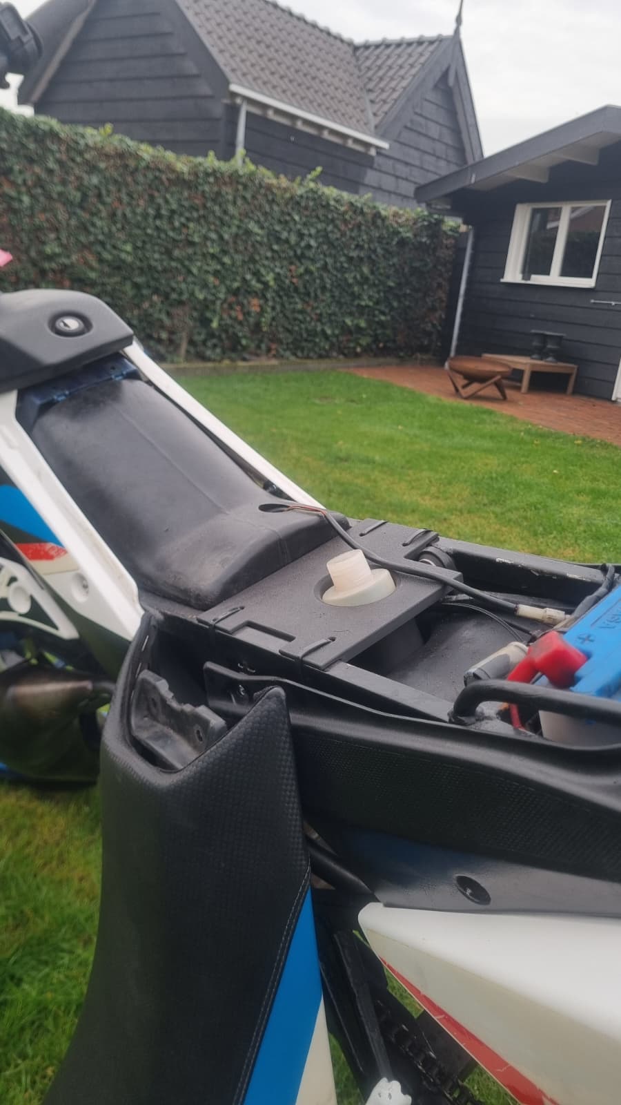 Oil Dispenser Holder - Derbi